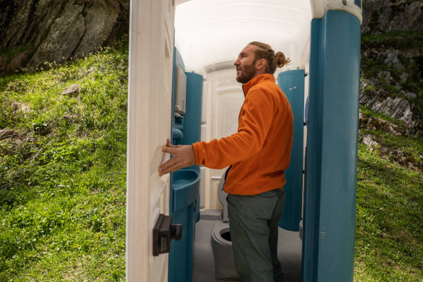 Best Porta potty rental near me  in Findlay, OH